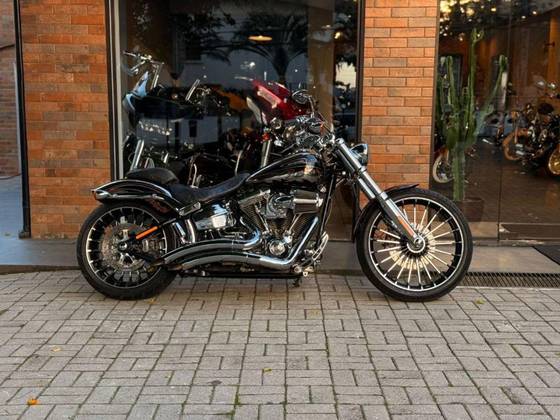 HARLEY-DAVIDSON CVO BREAKOUT 